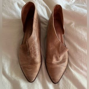 Free People: Royale flat size 37 (7) in brown.